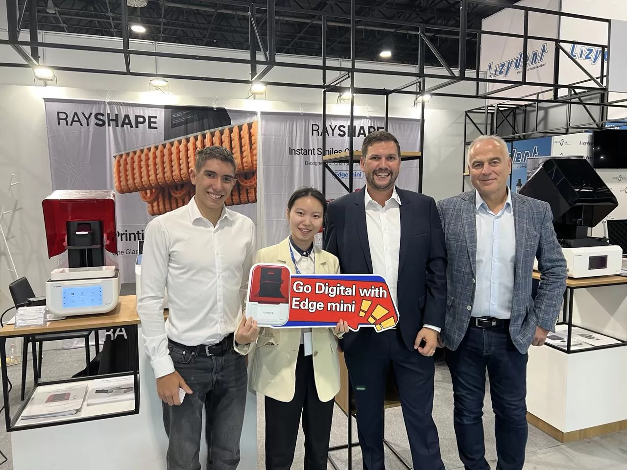 rayshape-breaks-through-with-high-cost-performance-edge-mini-becomes-the-focus-of-dental-world-in-hungary 01.jpg